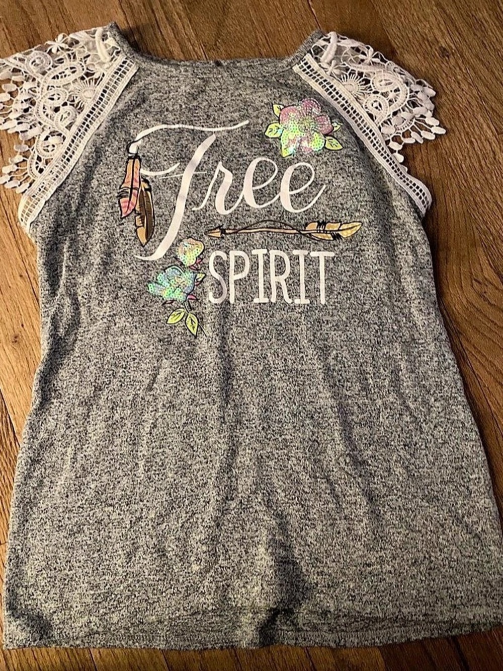 Graphic Lace Shoulder Tank Top in Gray
